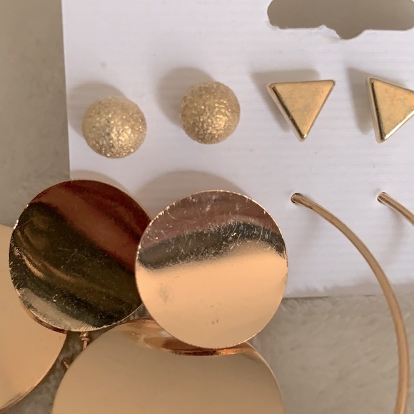 🌺 3/$15 🌺 Woman’s Earring Set of 6 - Picture 2 of 6